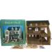 ** Sylvanian Families зеленый. .. ... более того дом коробка повреждение есть продается отдельно. принадлежности иметь немного царапина . загрязнения есть 