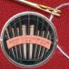  нить . simple . проходить игла yarn threading швейные инструменты . глаз простой . шитье игла работа . год .. пожилые люди рука ..[ кошка pohs отправка ]