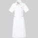 まるみを帯びた襟がかわいらしい印象のワンピースです。_OCAHOL_胸元にあしらった大きめボタンが印象的なワンピース。立体裁断を採用し、腕を上げても裾が持ち上がりません。右裾ポケットには筆記具等の収納が可能な小ポケット付き。_OCAHOL_...