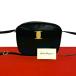 �� ���i Salvatore Ferragamo �T�����@�g�[���t�F���K�� ���B���e�[�W ���@�����{�� ���� ���U�[ �{�v �V�����_�[�o�b�O �u���b�N 95562