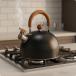  нержавеющая сталь чайник дудка дуть . pot чай чайник из дерева держать рука единообразие нагревание составной низ еда для нержавеющая сталь удобный рукоятка газ электрический IH соответствует офис чай время . применение 3L
