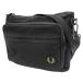 FRED PERRY Fred Perry мужской сумка на плечо L1193 / NYLON BADGE CROSSBODY BAG черный 2025 осень-зима новый продукт 