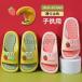 . покупка тапочки Kids герой клубника пляжные шлепанцы тапочки для ванной ребенок обувь шлепанцы для душа предотвращение скольжения автобус сандалии салон обувь салон надеть обувь лето 