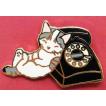 ポタリングキャット ピンズ 電話 ピンバッジ ピンブローチ グッズ 猫雑貨 ギフト かわいい グレー白 ぶち 黒電話 昭和レトロ