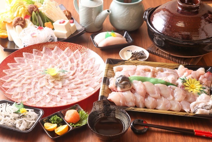  pine course fugu nabe *.. sashimi * soft roe set (5-6 portion ) 3 year ....( Awaji Island production )