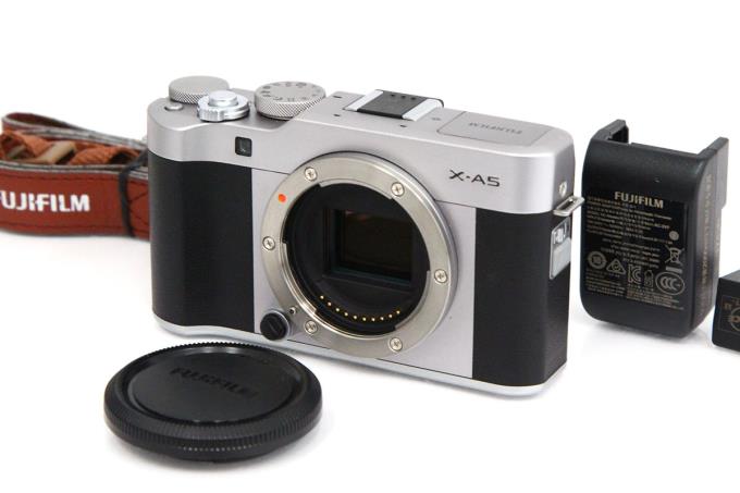 富士フィルム FUJIFILM Xシリーズ X-A5 ボディ (シルバー 富士フィルム FUJIFILM Xシリーズ X-A5 ボディ (シルバー