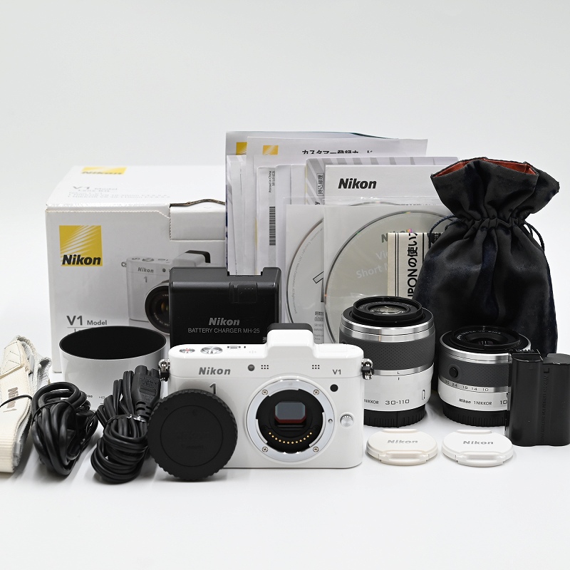 ニコン　 Nikon1V1 ダブルズームキット　ホワイト＋おまけ品 ニコン ニコンワン Nikon 1 V1 ダブルズームキット（ホワイト