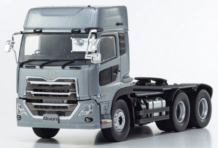 京商 UD Quon GW 6 x 4 トラクター （シルバー） （1/43スケール ダイ