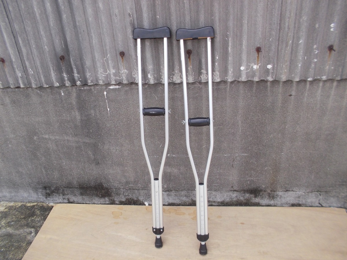 TS-22-0622-10 day . medical care vessel aluminium alloy . crutches safety one S ( 2 ps 1 collection )