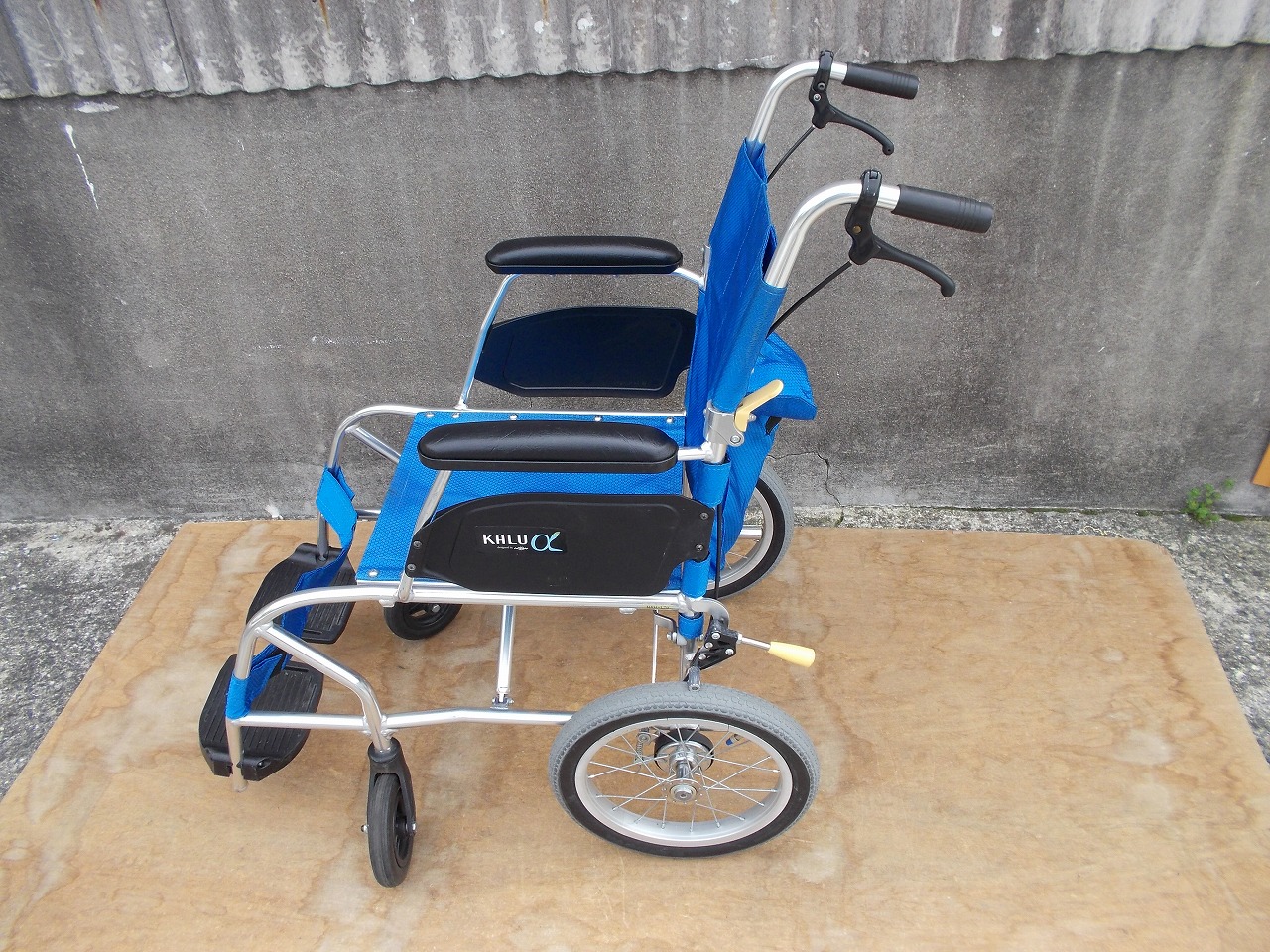 TS-24-0405-01 день . медицинская помощь контейнер NAH-L7α aluminium легкий помощь тип инвалидная коляска ( сиденье загрязнения есть )