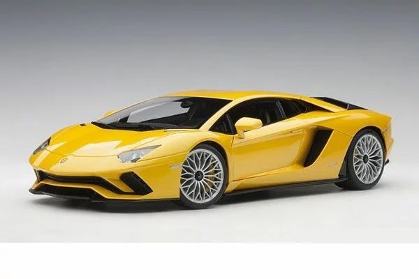 新古品 1/43 オートアート ランボルギーニ アヴェンタドール イエロー オートアート ランボルギーニ アヴェンタドール S （メタリック