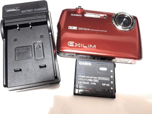 カシオ エクシリム HIGH SPEED EXILIM EX-FS10WE（ホワイト