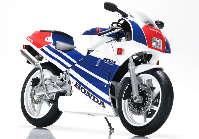 1/12 完成品バイク Honda CBX400F パールシェルホワイト （CBX550F Ver