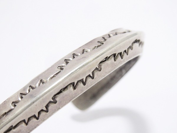 Tahe ナバホ族 スタンプ トライアングル バングル シルバー