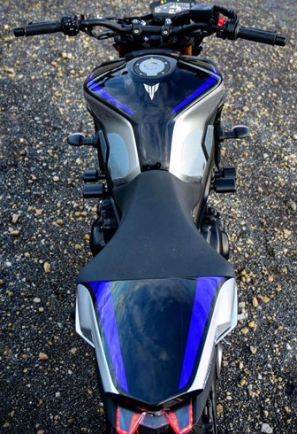 YAMAHA Yamaha MT-09 '17- single seat cowl [PYRAMID] pillar mid 