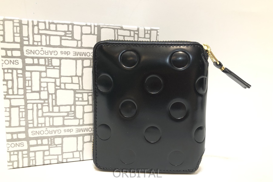 COMME des GARCONS ドット エンボス 二つ折り財布 SA2100NE （ブラック）の商品画像