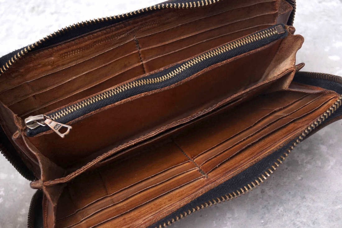 イサムカタヤマバックラッシュ ラウンドファスナー レザー 長財布 牛革