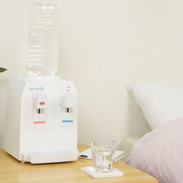  water server PET bottle desk light weight compact slim home use small size body white hot water cold water cold hot child lock function push type button type 