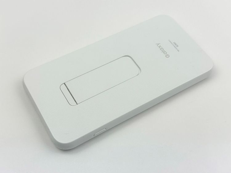 au Galaxy 5G Mobile Wi-Fi SCR01 white pocket router 