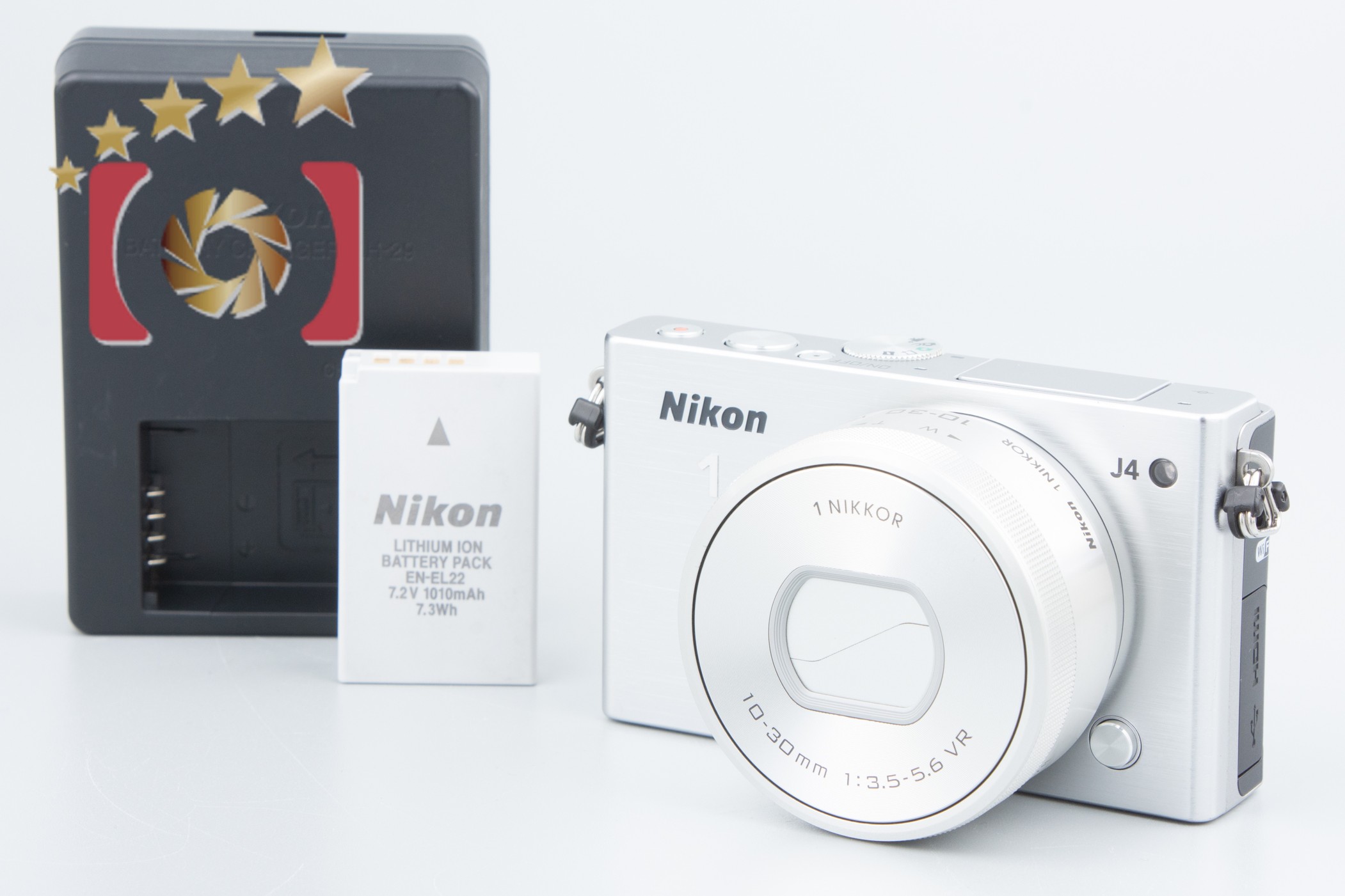ニコン Nikon1 J4 シルバー 標準パワーズームレンズキット ニコン Nikon 1 J4 標準パワーズームレンズキット [シルバー