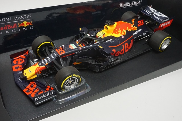 ミニチャンプス アストン マーチン レッド ブル レーシング ホンダ