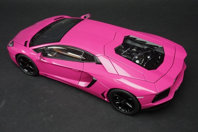 ランボルギーニ アヴェンタドール LP700-4 （ピンク [PINK]） （1/18スケール ダイキャスト シグネチャー 74660）