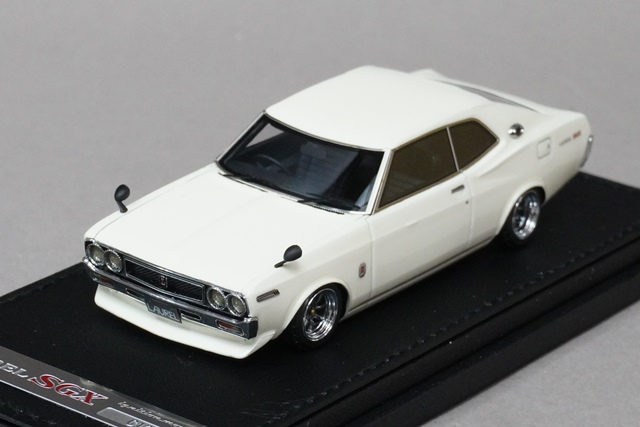 イグニッションモデル　1/43 ローレル 2000SGX C130 ホワイト IG2403 1/18 Nissan Laurel 2000SGX (C130) White With Engine | LINE