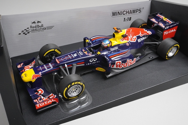 レッドブル レーシング ルノー RB8 S.ベッテル 2012 （1/18スケール MINICHAMPS 110120001）