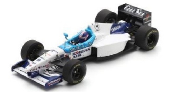 ミニチャンプス ボルボ 240 GL ブレーク 1986 シルバー （1/18スケール