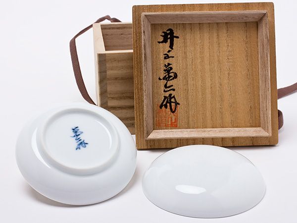 [ free shipping ] human national treasure Inoue . two work white porcelain .. carving writing incense case inouemanji-22/ tea. ...* wistaria . tea store 
