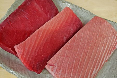 fu.... tax b50-010 [ fixed period flight 6 times ] natural south . fatty tuna medium-fatty tuna lean approximately 1.4kg Shizuoka prefecture . Tsu city 