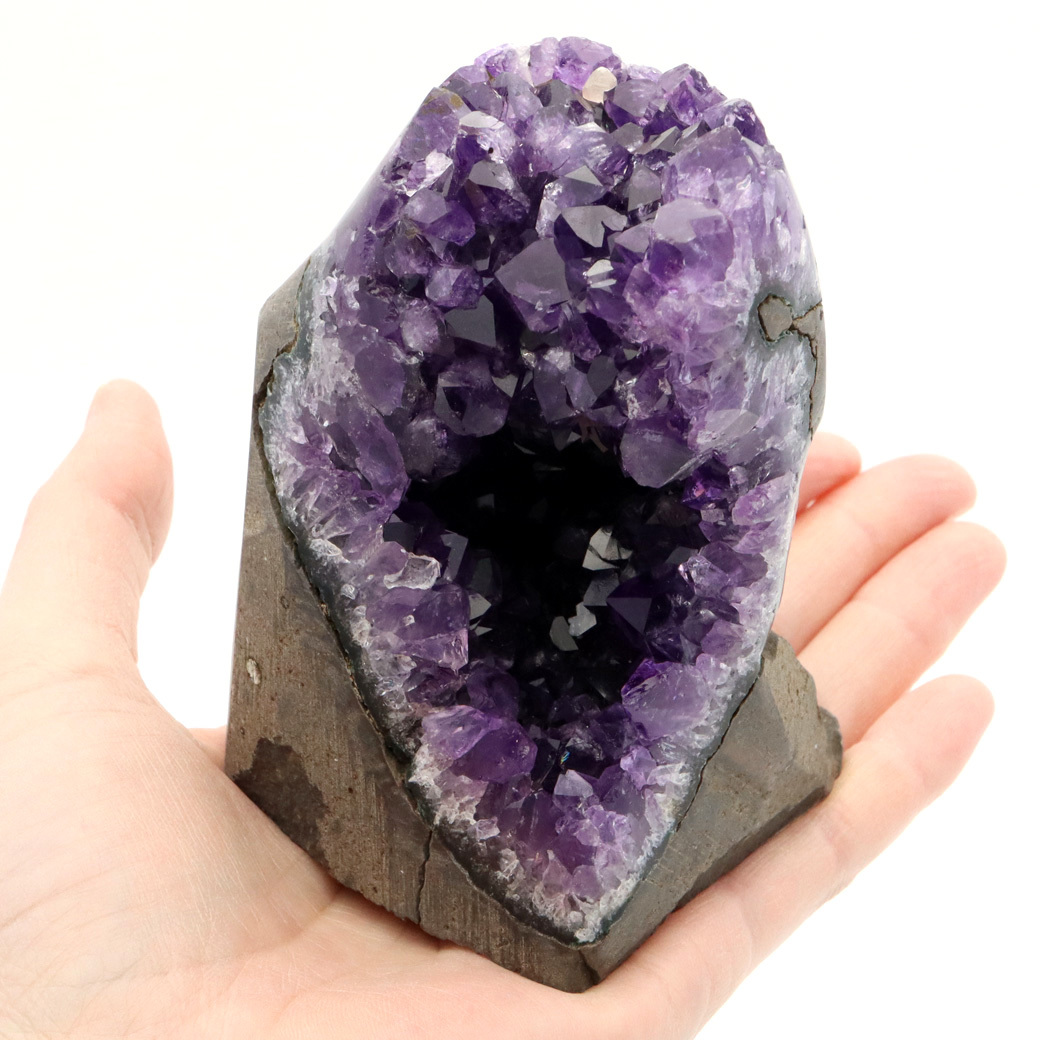 大人も着やすいシンプルファッション 綺麗 原石 天然石 浄化ウルグアイ