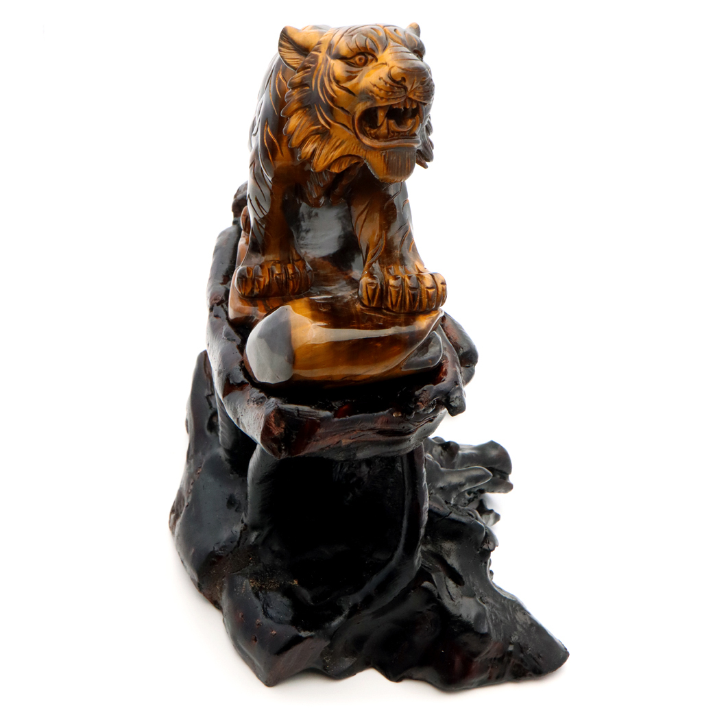 GOLD STONE タイガーアイ 虎 置物 彫刻 台座付き 1.7kg 虎眼石 風水
