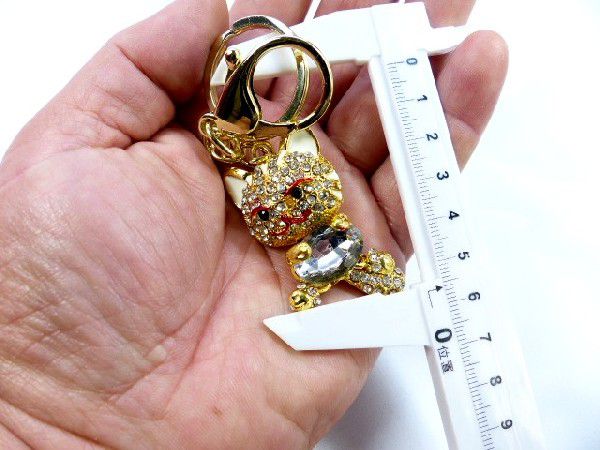 キーホルダー キラキラ ラインストーン 金色のキーホルダー ネコ 猫