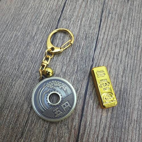 五円硬貨 金色 花模様 ギザギザ 5円玉の穴の周りにあるギザギザの意味とは？5円玉の雑学4選！ - YouTube