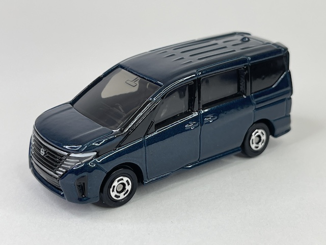 No.94 Nissan Serena Tomica 