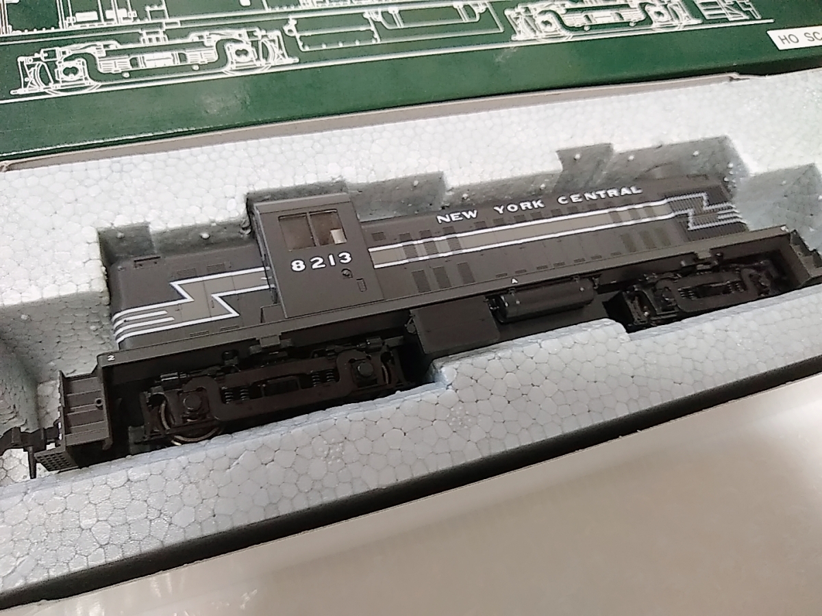 KATO ALCo RS-2 New York Central ＃8213 アメリカ型ディーゼル機関車 37-2401の商品画像