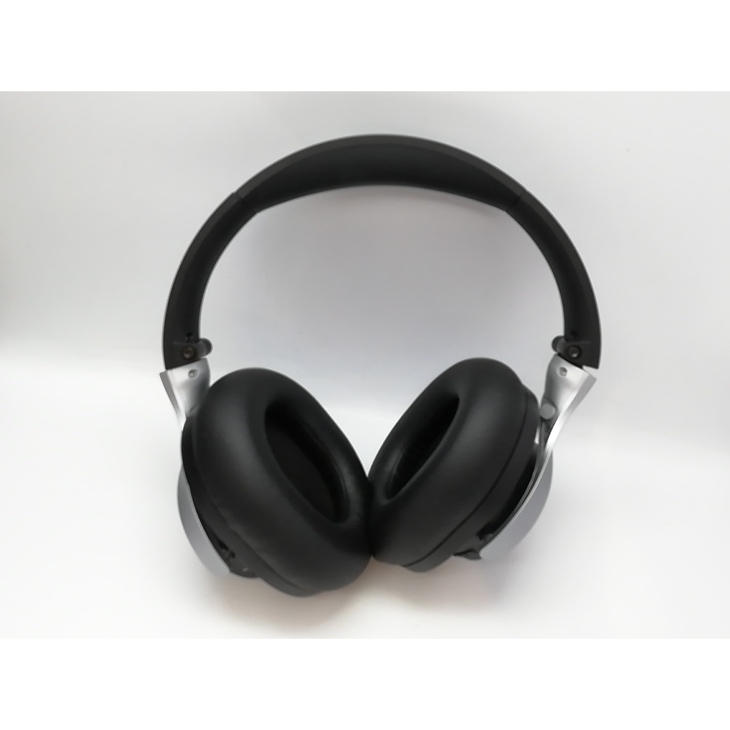 SHURE ワイヤレス・ノイズキャンセリング・ヘッドホン AONIC 40