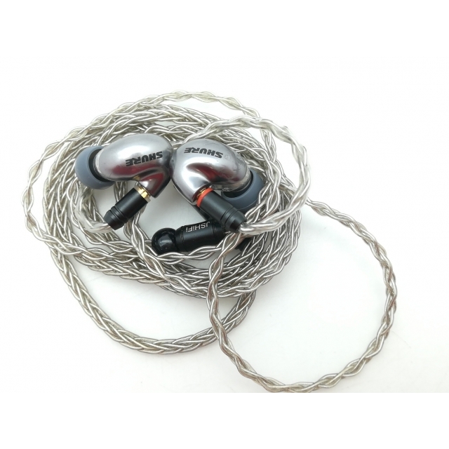 SHURE 高遮音性イヤホン（第2世代） SE846G2GT グラファイトシルバー イヤホン本体の商品画像