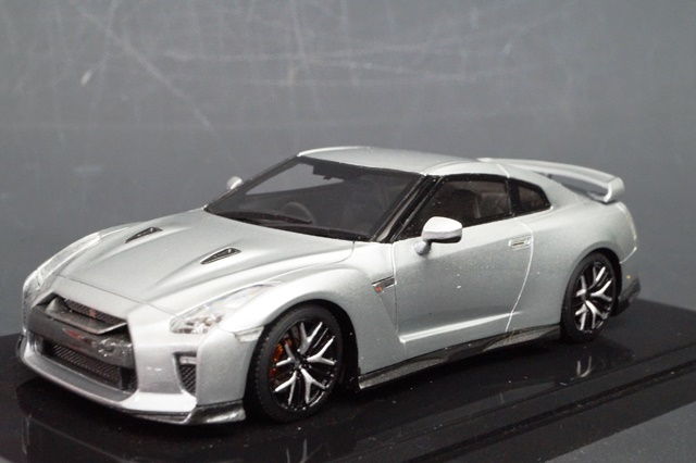 ワンモデル Nissan GT-R 2017 Super Silver Metallic （1/43スケール