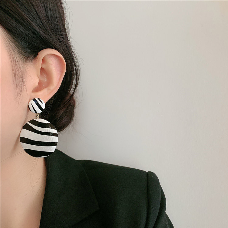 ピアス レディース 大ぶり 大きめ ゼブラ柄 レザー 韓国アクセサリー Dazzle ダズル
