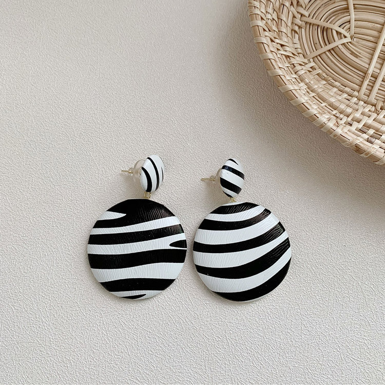 ピアス レディース 大ぶり 大きめ ゼブラ柄 レザー 韓国アクセサリー Dazzle ダズル