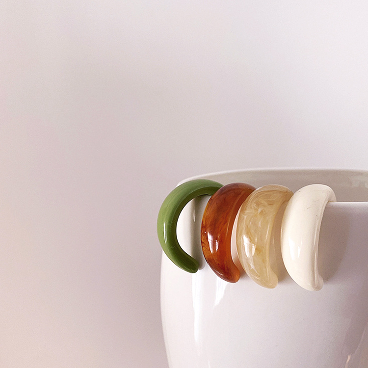 ピアス レディース リング サークル フープ 樹脂 太め おしゃれ シンプル Dazzle ダズル