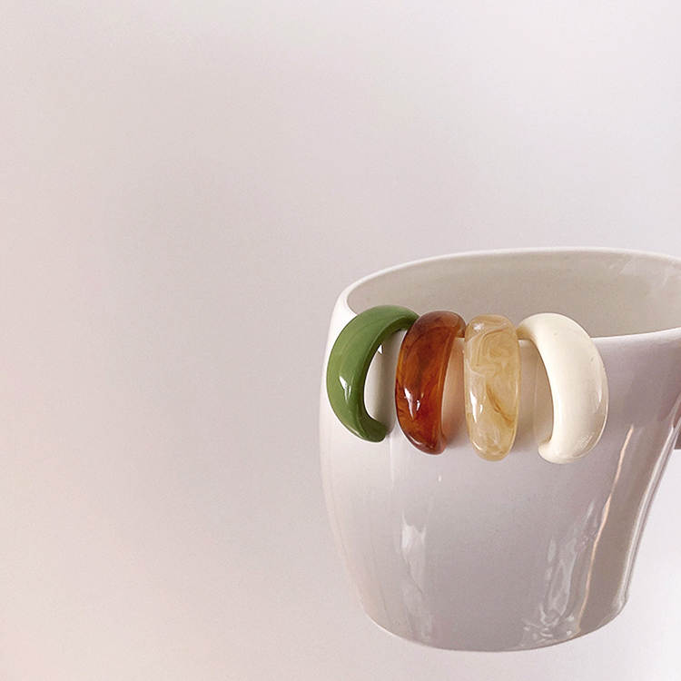 ピアス レディース リング サークル フープ 樹脂 太め おしゃれ シンプル Dazzle ダズル