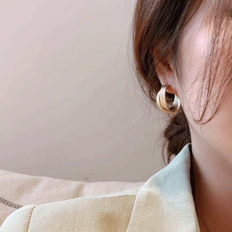 ツイストデザイン クロス ハーフリング ピアス | ファッション小物