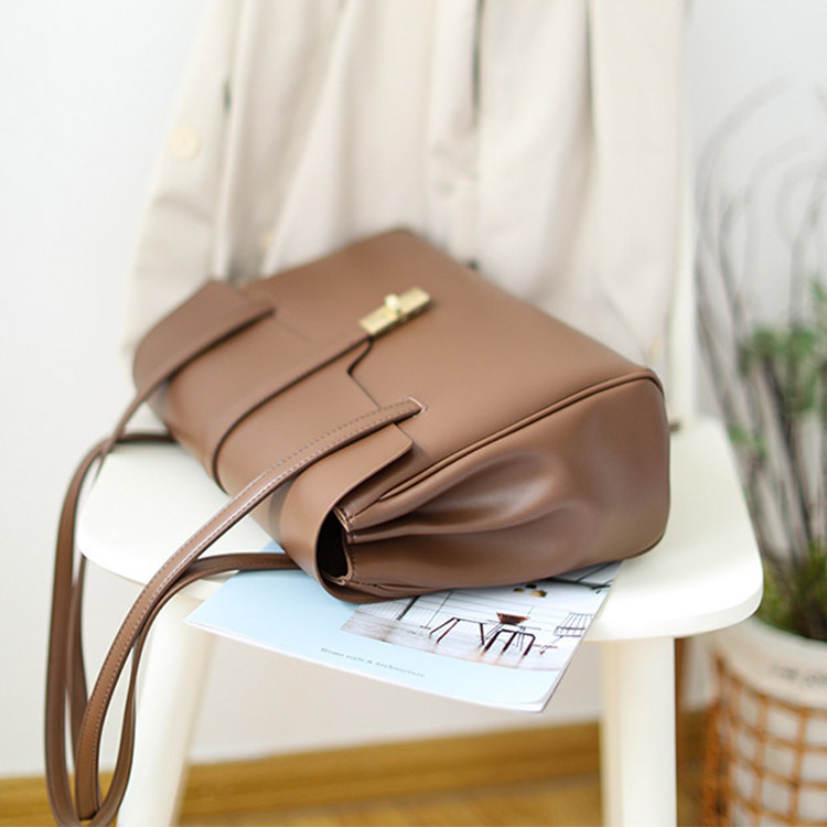 ショルダーバッグ ハンドバッグ レディース 大きめ 大容量 韓国 Dazzle ダズル