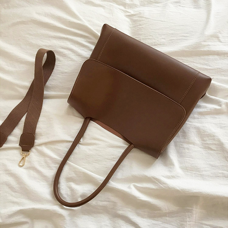 ショルダーバッグ レディース 大容量 おおきめ フラップ シンプル 韓国 Dazzle ダズル