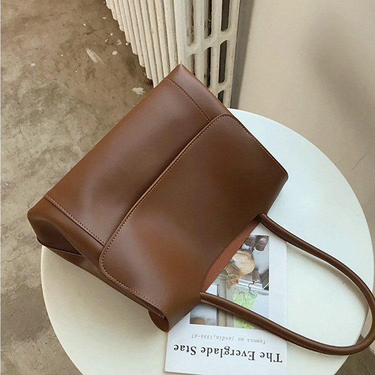 ショルダーバッグ レディース 大容量 おおきめ フラップ シンプル 韓国 Dazzle ダズル