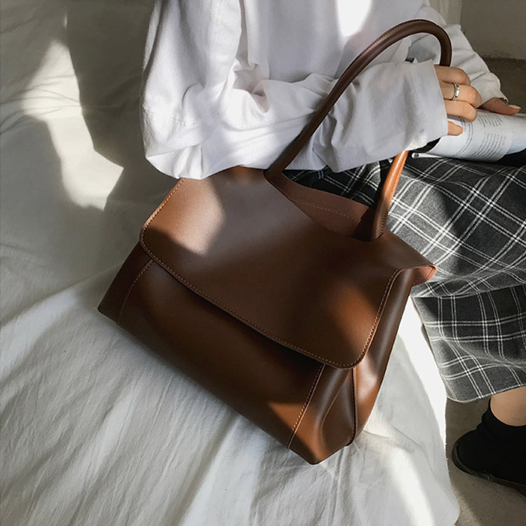 ショルダーバッグ レディース 大容量 おおきめ フラップ シンプル 韓国 Dazzle ダズル