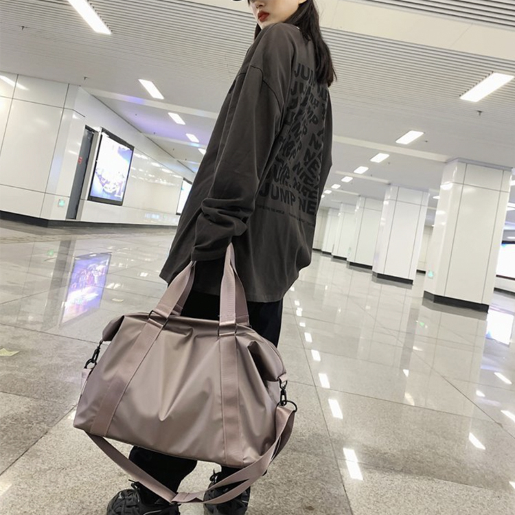 バッグ ボストンバッグ スポーツバッグ 旅行バッグ 大きめ 大容量 サテン カジュアル クール かっこいい おしゃれ 旅行 スポーツ ジム ユニセックス 防水  ジョイフィール joyfeel